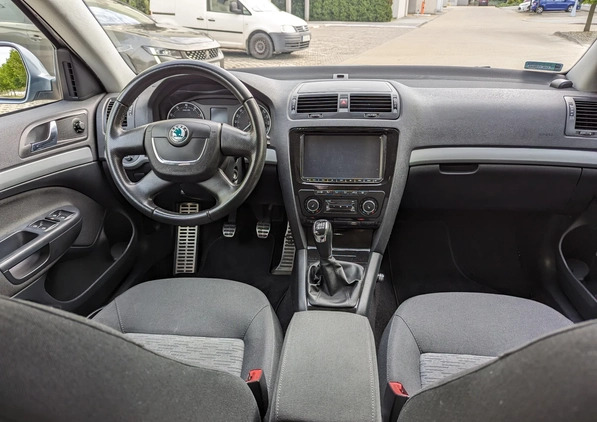 Skoda Octavia cena 26900 przebieg: 121600, rok produkcji 2012 z Wrocław małe 277